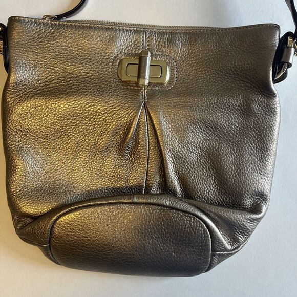 B. Makowsky Shoulder Bag Purse Gold Metallic Leather Turn Lock Bucket Dust Bag - Picture 2 of 16